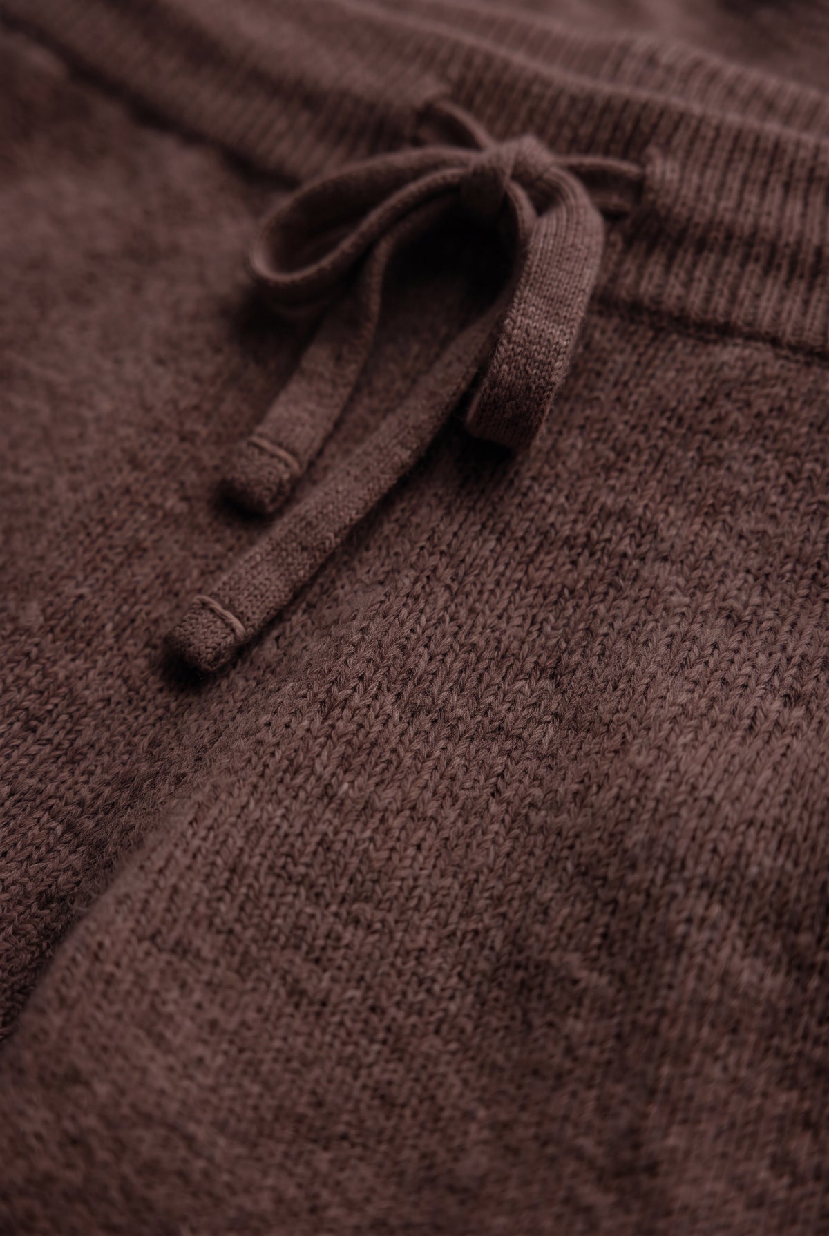 Coffee cashmere trousers, fabric detail